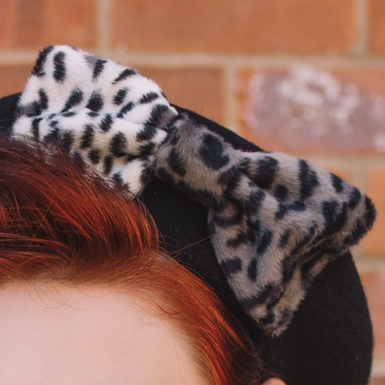 Black Beret Grey Leopard Fake Fur Bow detail