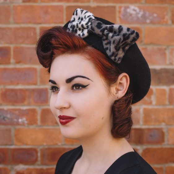 Black Beret Grey Leopard Fake Fur Bow side