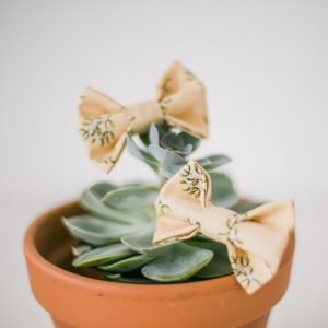 Cream Christmas Mistletoe Bow Hair Clip detail