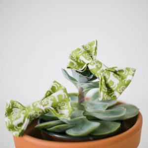 Green Christmas Reindeer Bow Hair Clip detail