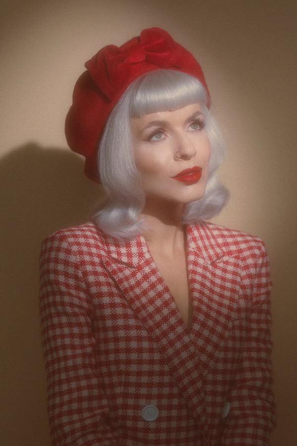 Autumn Beret Photo Shoot - Red with Velvet Bow