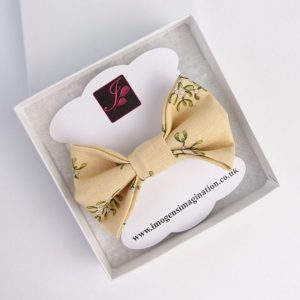 Cream Christmas Mistletoe Bow Hair Clip in a box