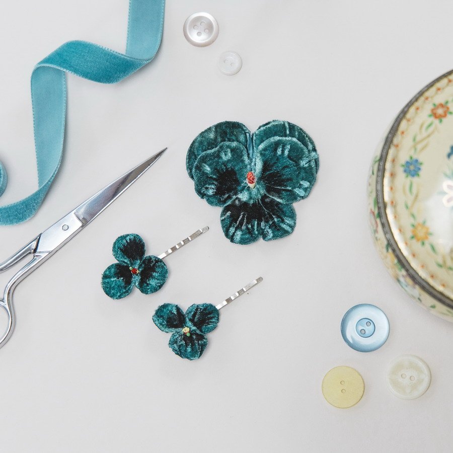 Teal Pansy Hair Clip Gift Set - Image 6