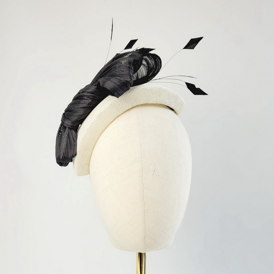 Summer race day hat in ivory and black